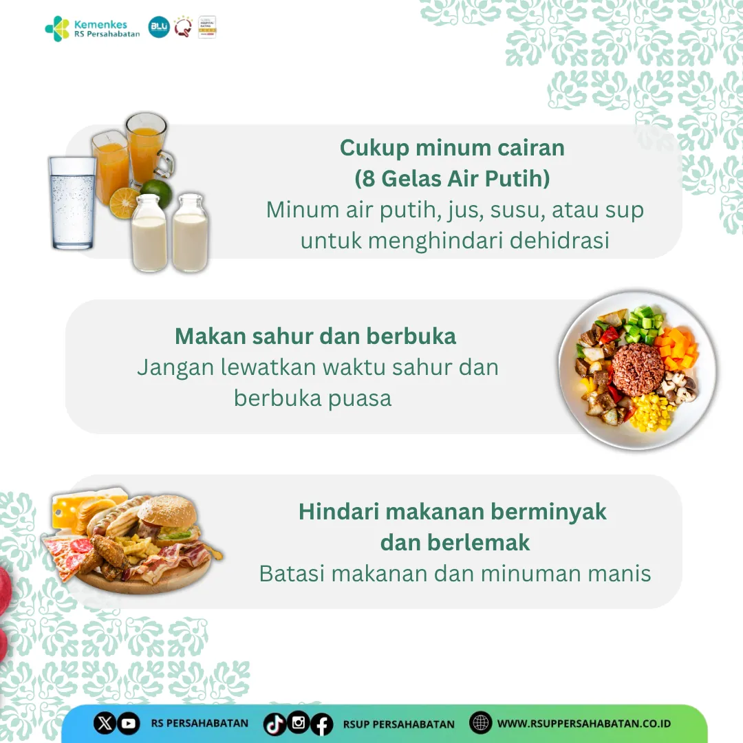 Panel berisi tiga anjuran, yaitu delapan gelas air putih, tidak melewatkan sahur, dan membatasi makanan berlemak.